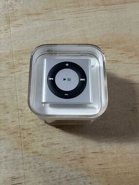 NEW APPLE iPOD SHUFFLE A1373 SLATE GRAY BLAK 2GB 4th Generation MC584LL/A SEALED